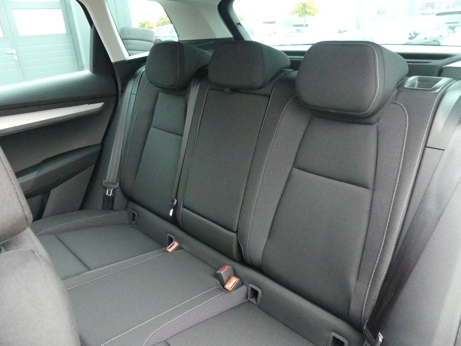 Fahrzeugabbildung SKODA Karoq Drive