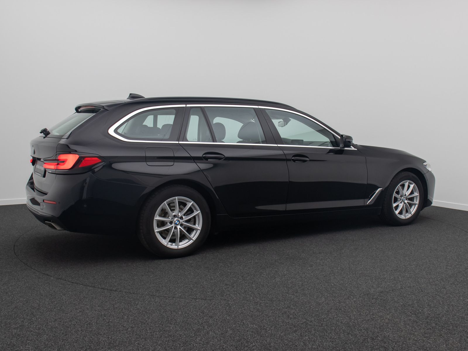 Fahrzeugabbildung BMW 520d DriveAssist AHK 4xKlima Alarm DAB Kamera