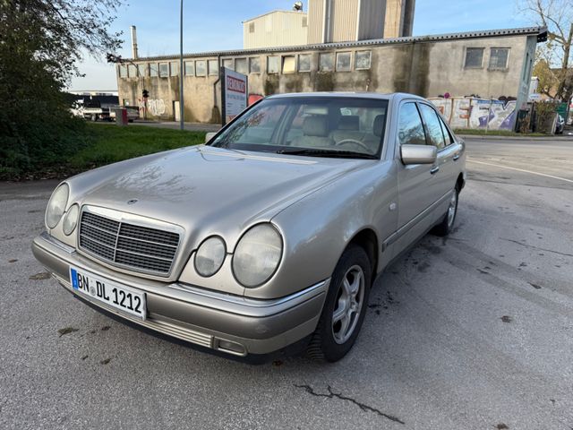 Mercedes-Benz E 200 ELEGANCE