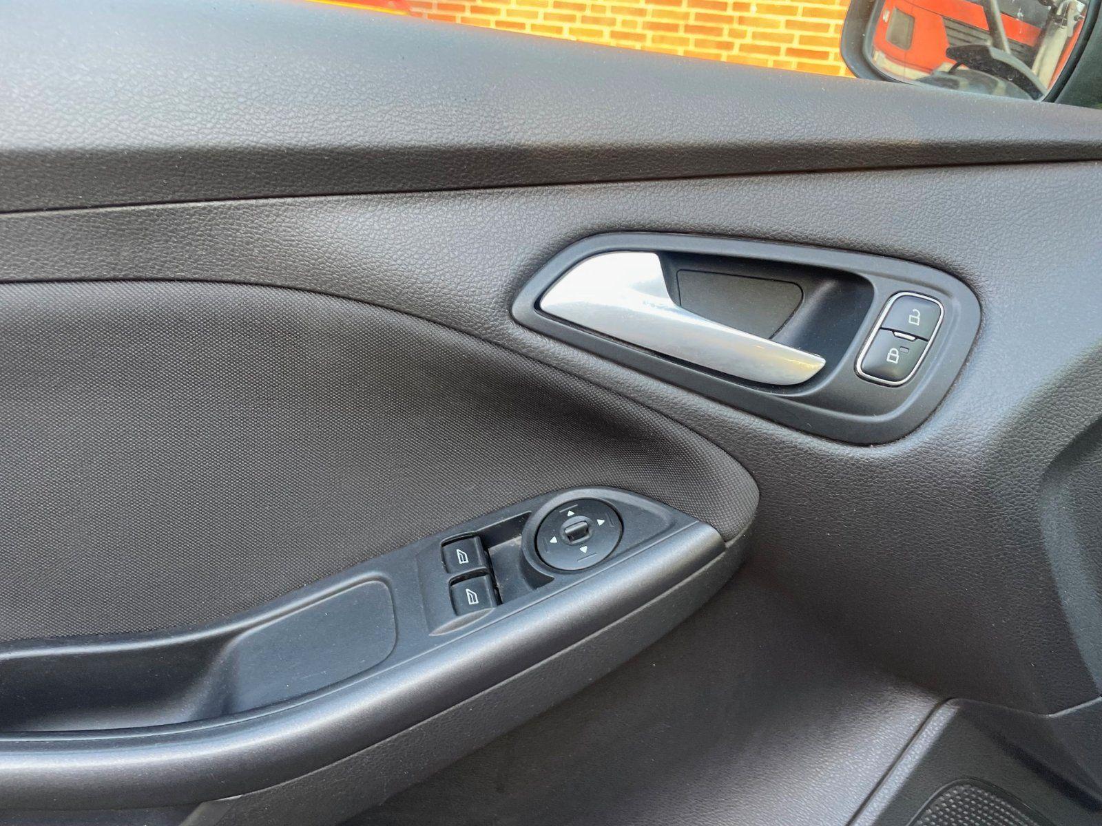 Ford Focus 2015 — photo 8