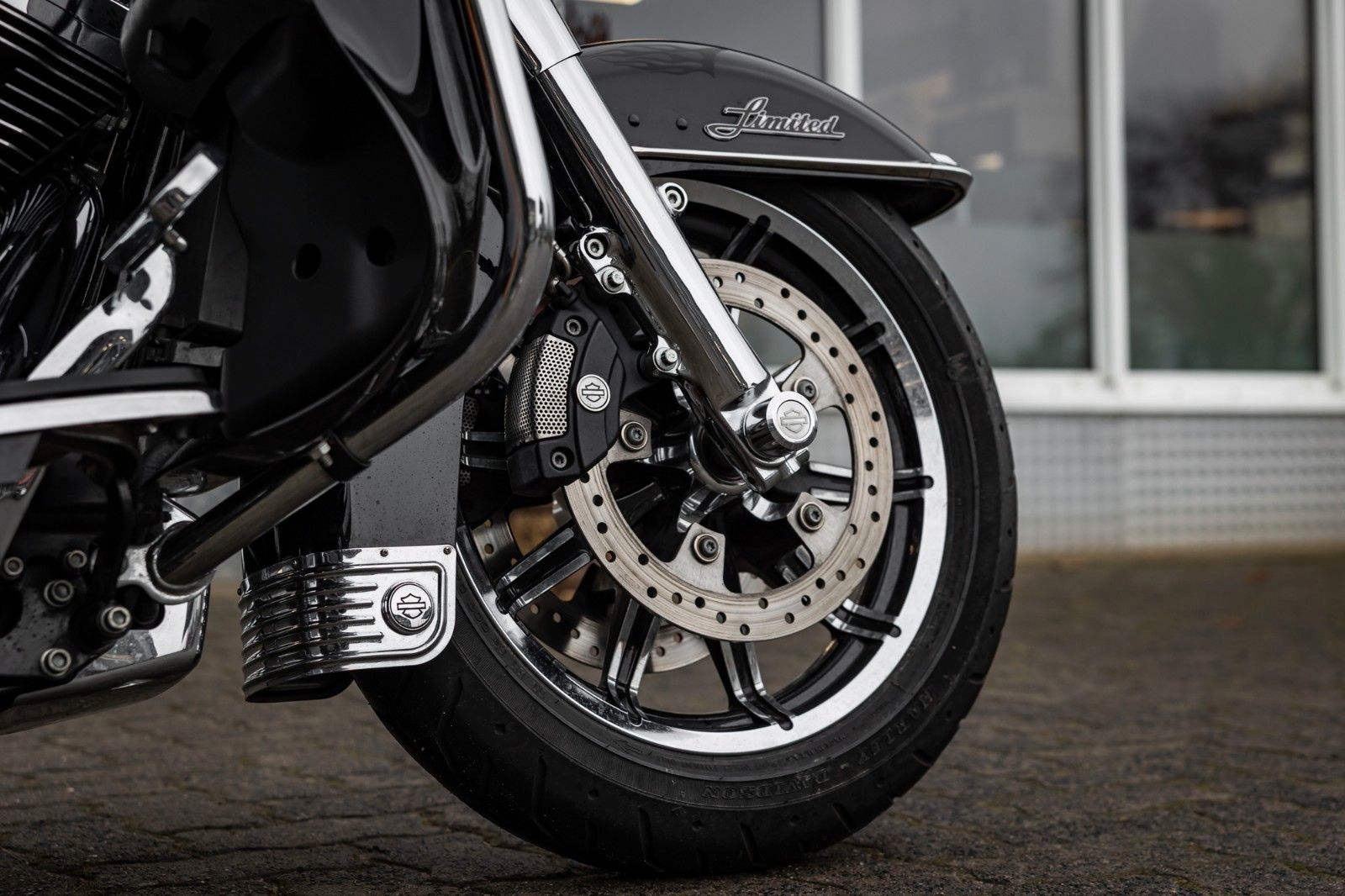 Fahrzeugabbildung Harley-Davidson ULTRA LIMITED LOW FLHTKL 103CUI - JEKILL&HYDE -