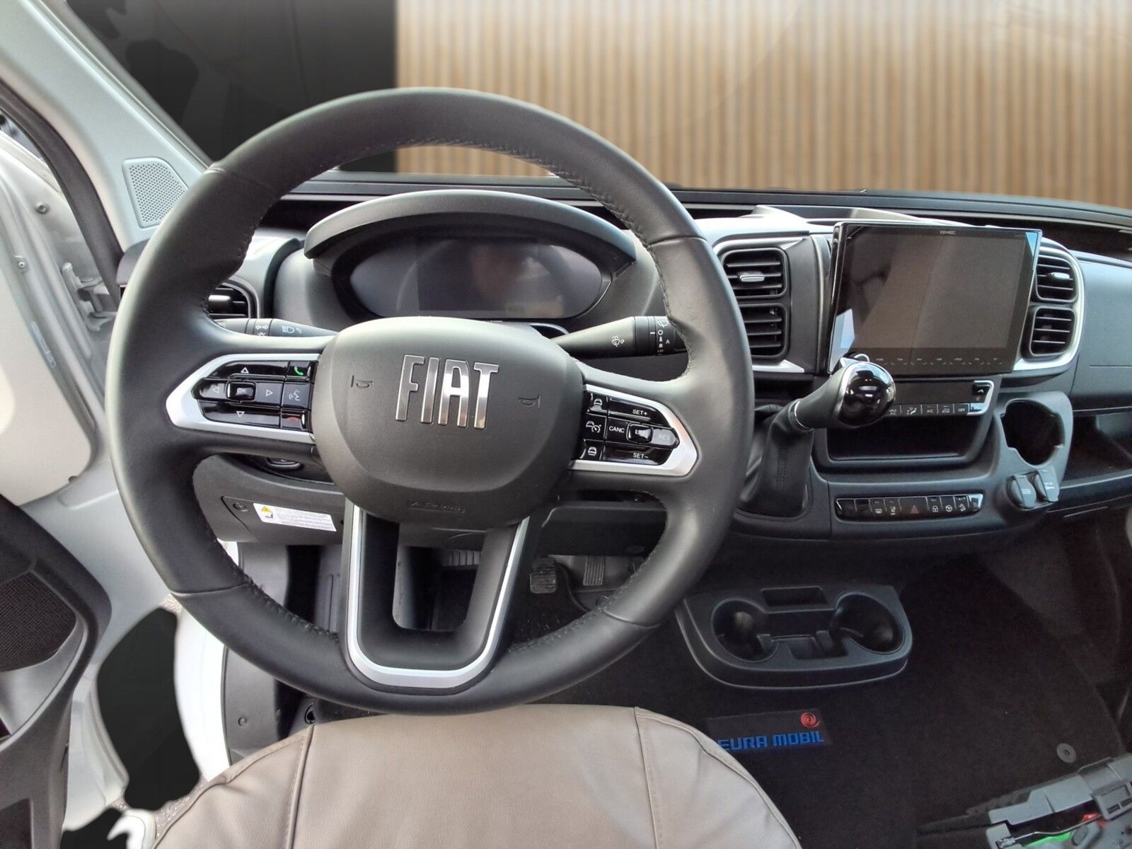 Fahrzeugabbildung Eura Mobil Profila T PT 675 SB AHK,Markise,Solar,SAT