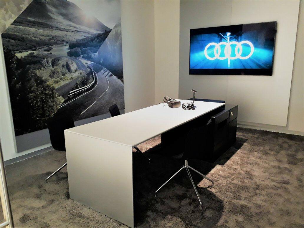 showroom-image-top
