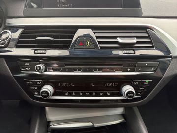 BMW 530 D xDrive PANONAVITEMPOMATAHK