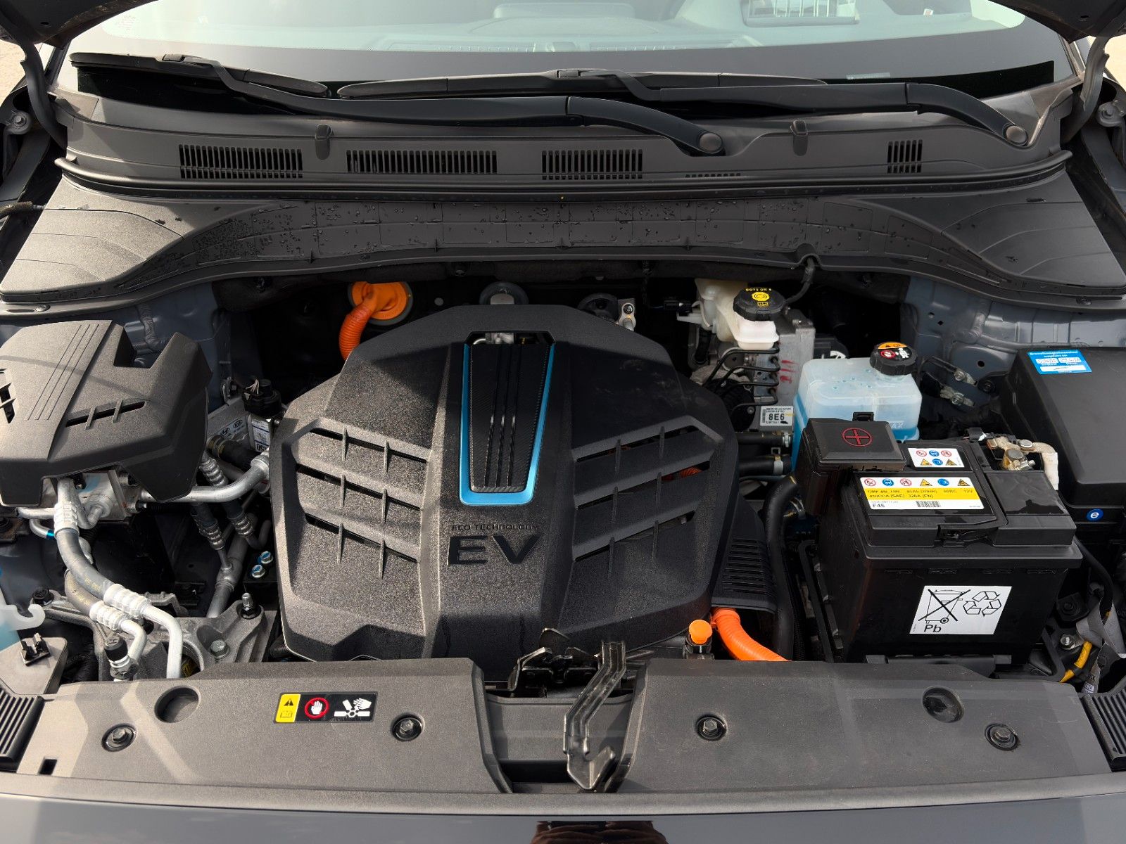 Fahrzeugabbildung Hyundai Kona E Trend 2WD Kamera Schiebedach ACC HuD LHZ