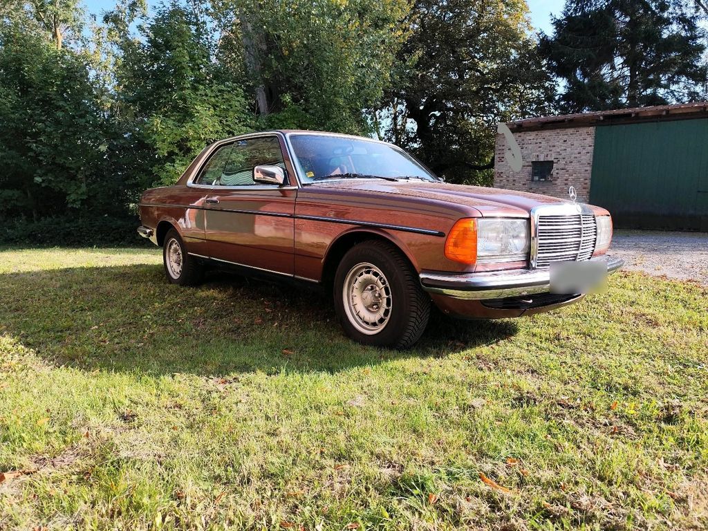 Image of Mercedes-Benz 230
