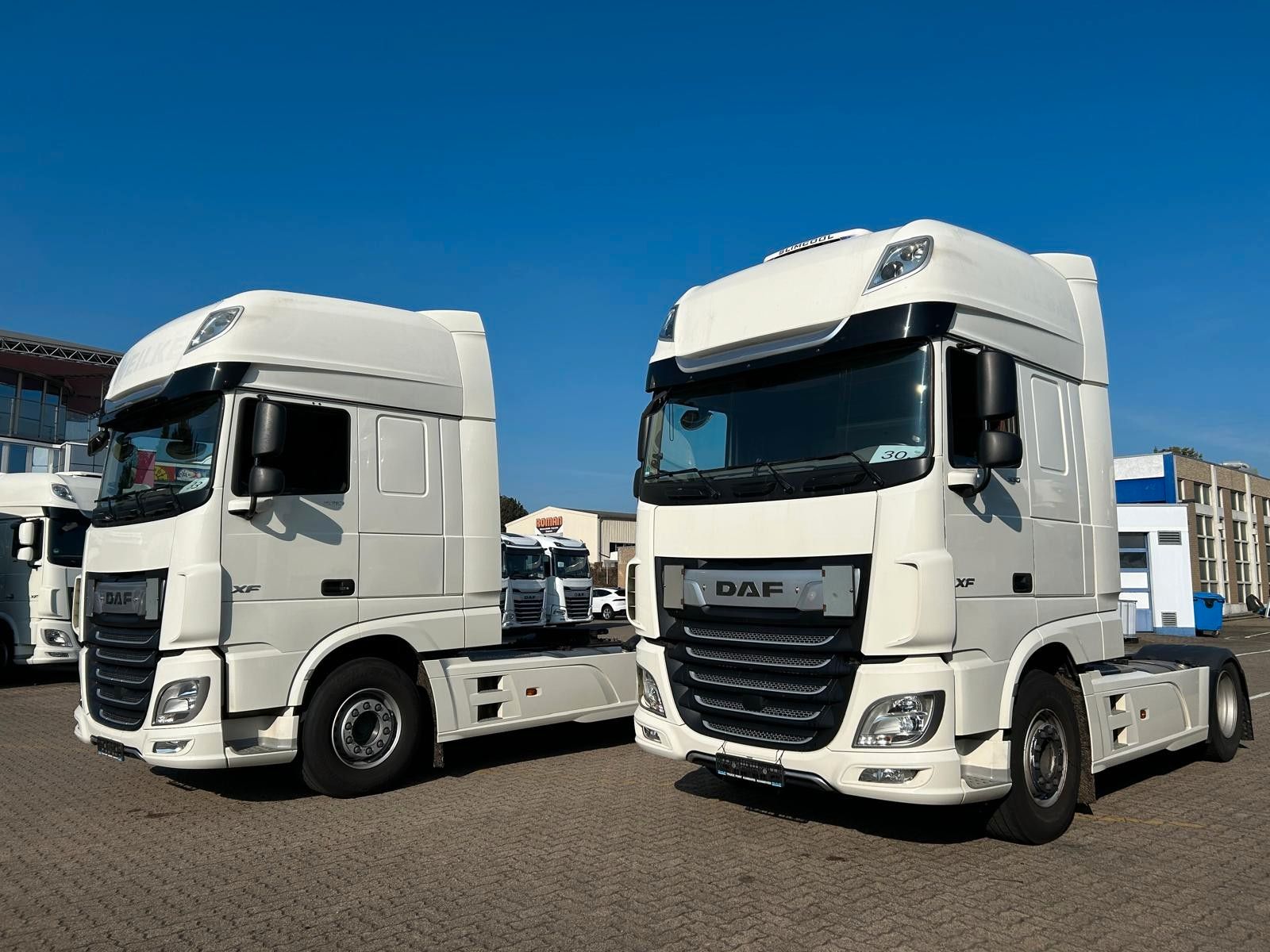 Fahrzeugabbildung DAF 2 Stück XF 530 FT mit Intarder