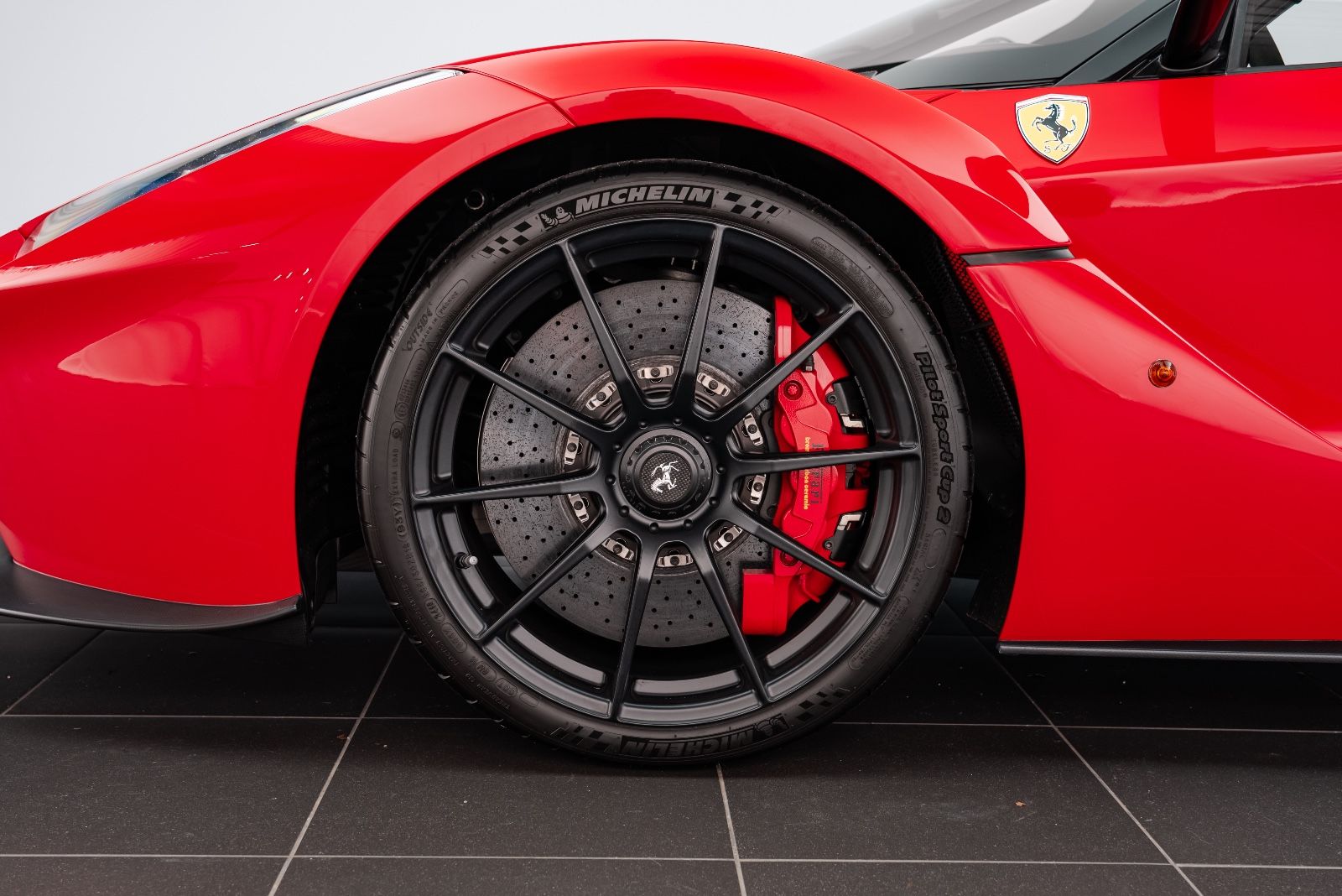 Fahrzeugabbildung Ferrari LaFerrari/1 OWNER/WARRANTY/NEW SERV./MATT CARBON