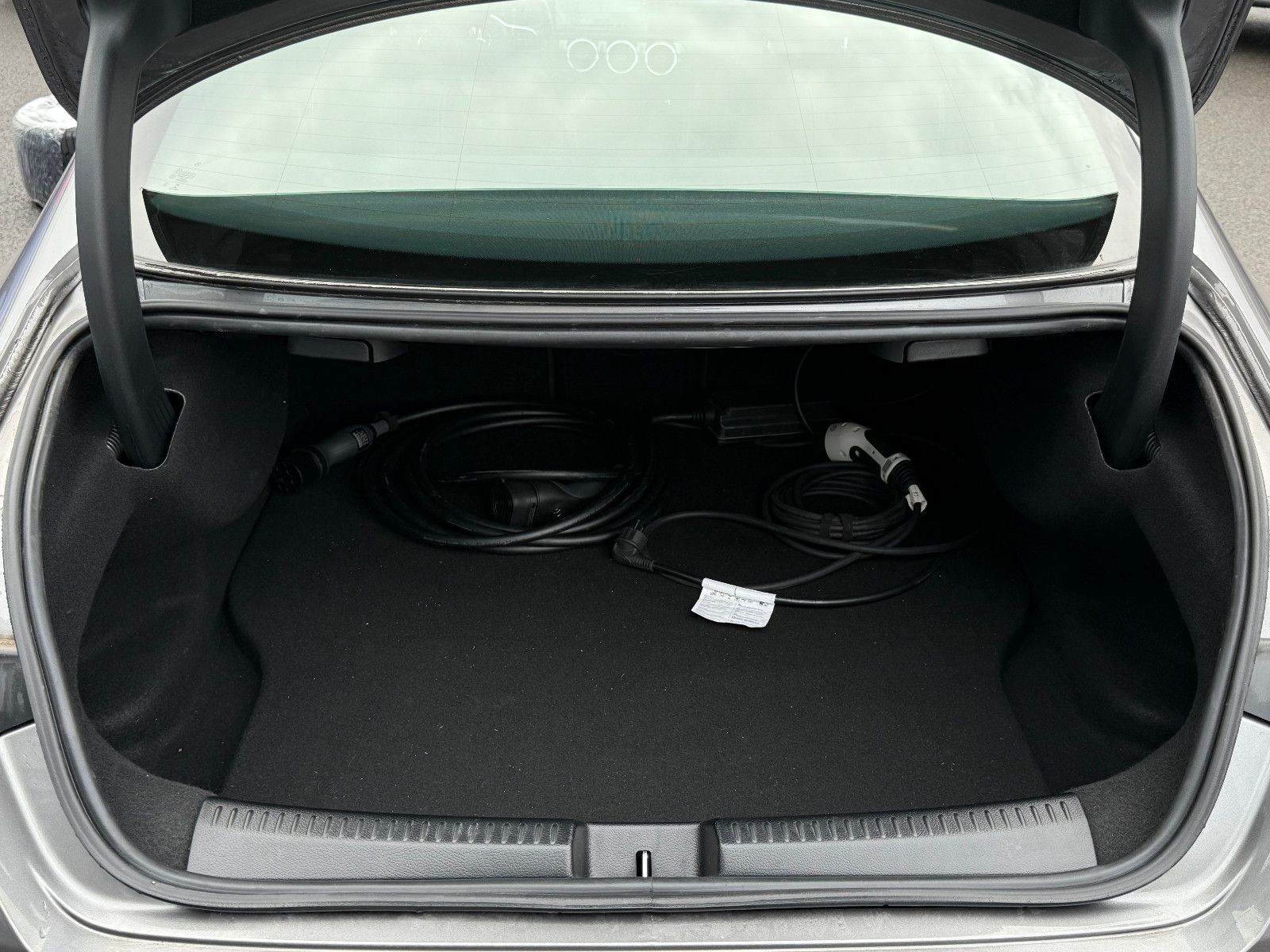 Fahrzeugabbildung Mercedes-Benz CLA 250 e Hybrid Aut DAB GRA Navi LED Kamera SHZ