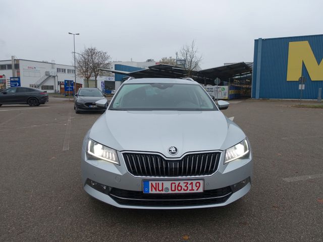 Skoda Superb Combi L&K 4x4 2,0TDI DSG Navi AHK