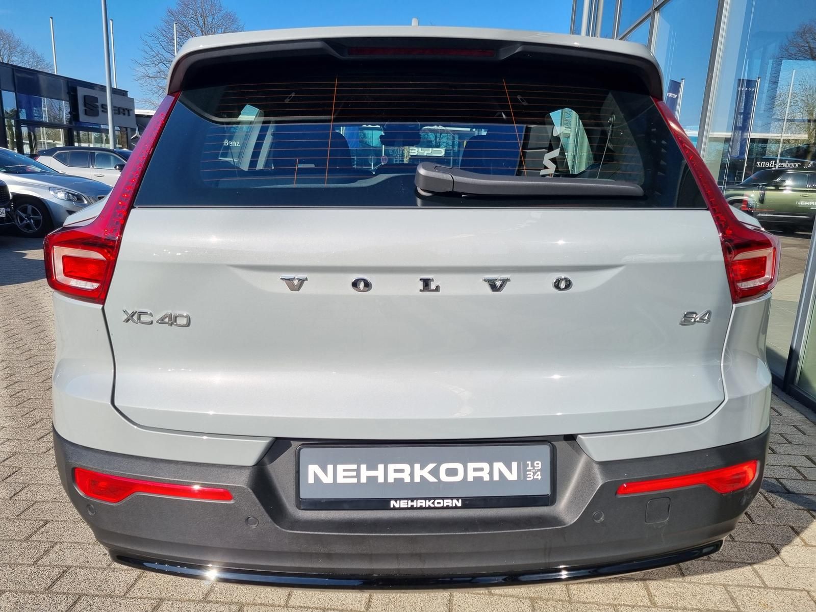 Fahrzeugabbildung Volvo XC40 B4 Benzin Plus Dark 'ACC, BLIS, 360-Cam'