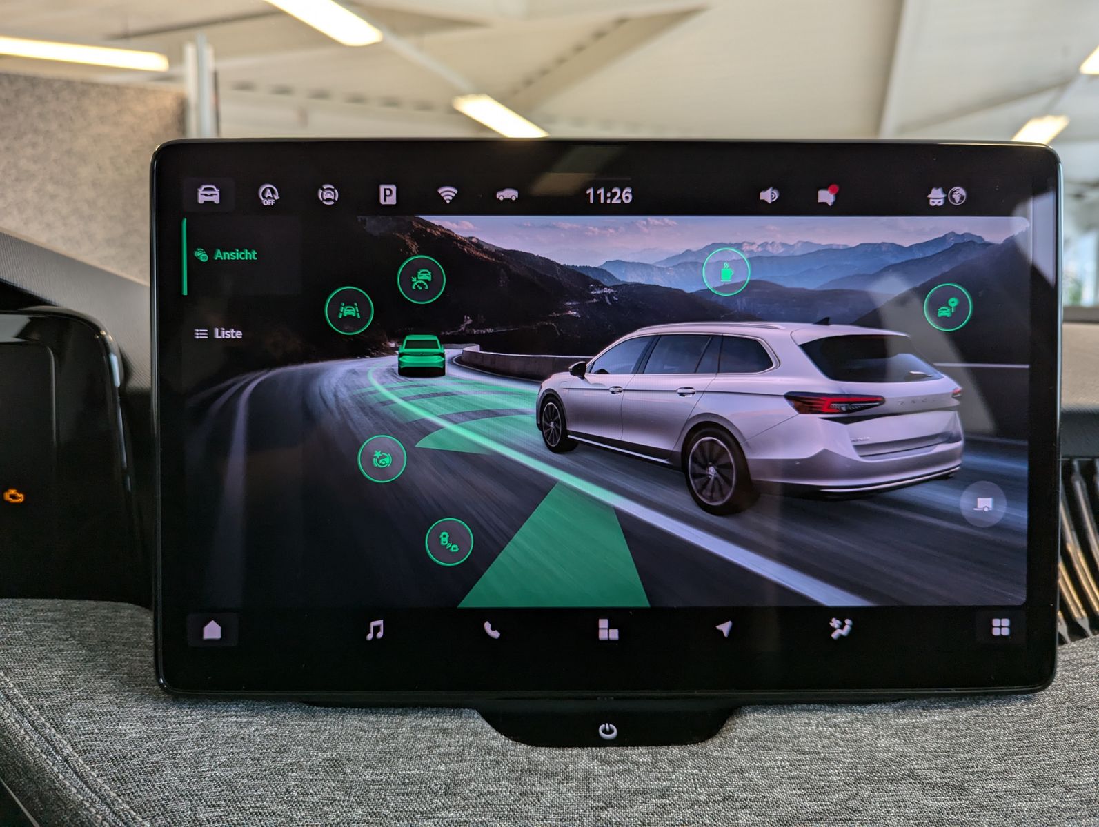 Fahrzeugabbildung SKODA Superb 2.0TDI DSG 4x4 Pano Matrix ACC AHK 5J Gar