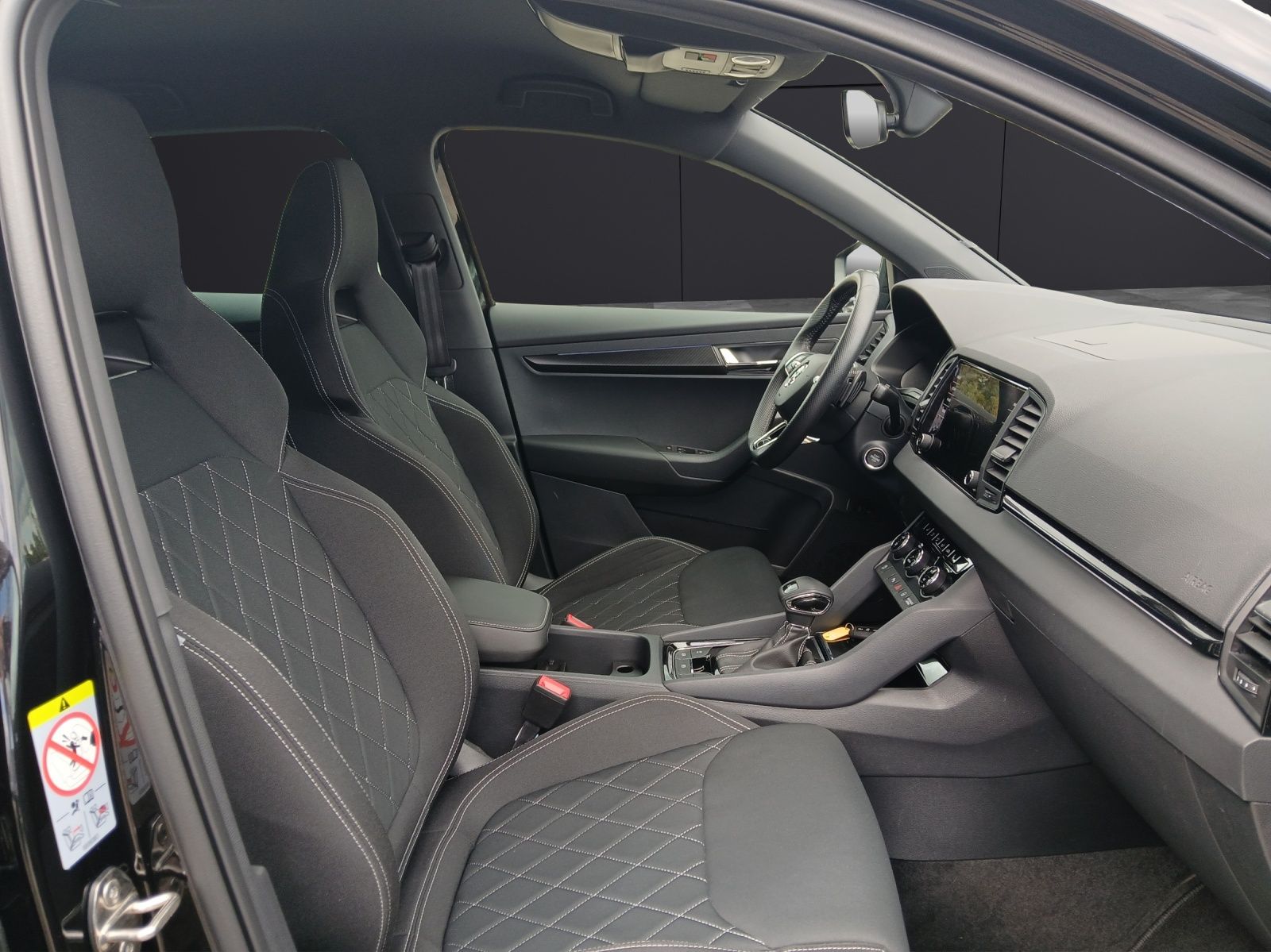 Fahrzeugabbildung SKODA Karoq TSI Sportline DSG LED AHK Navi ACC PDC SH