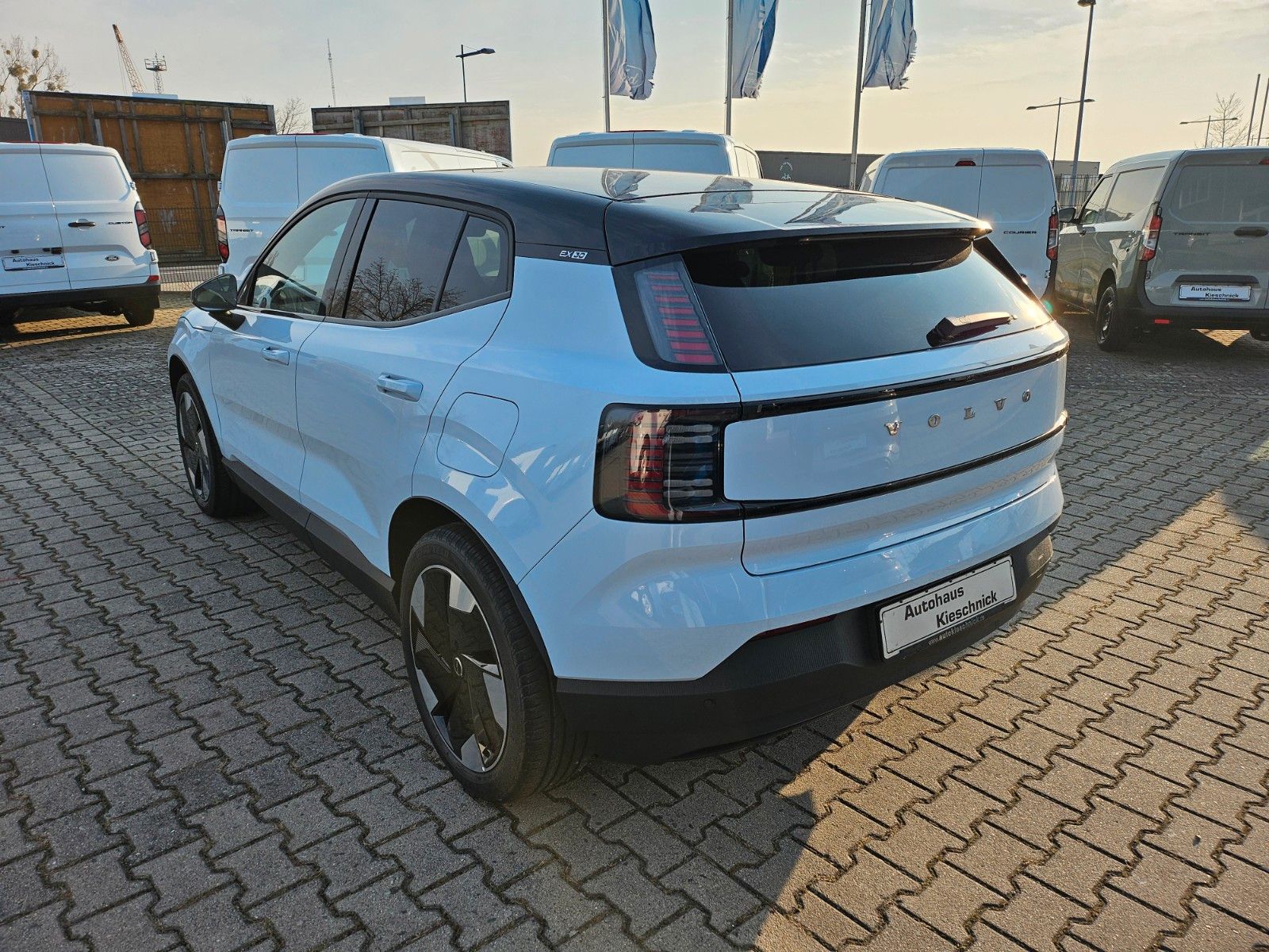 Fahrzeugabbildung Volvo EX30 Plus 2WD Pure Electric