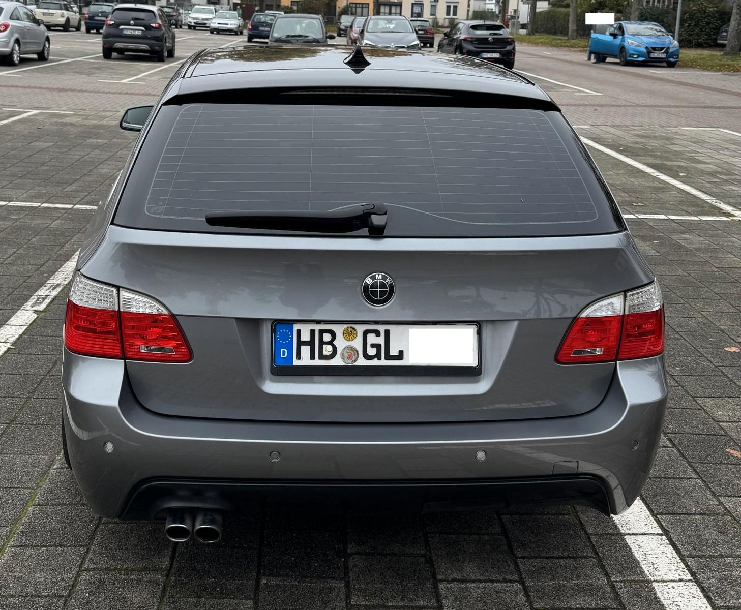 BMW 525 2010 — interior
