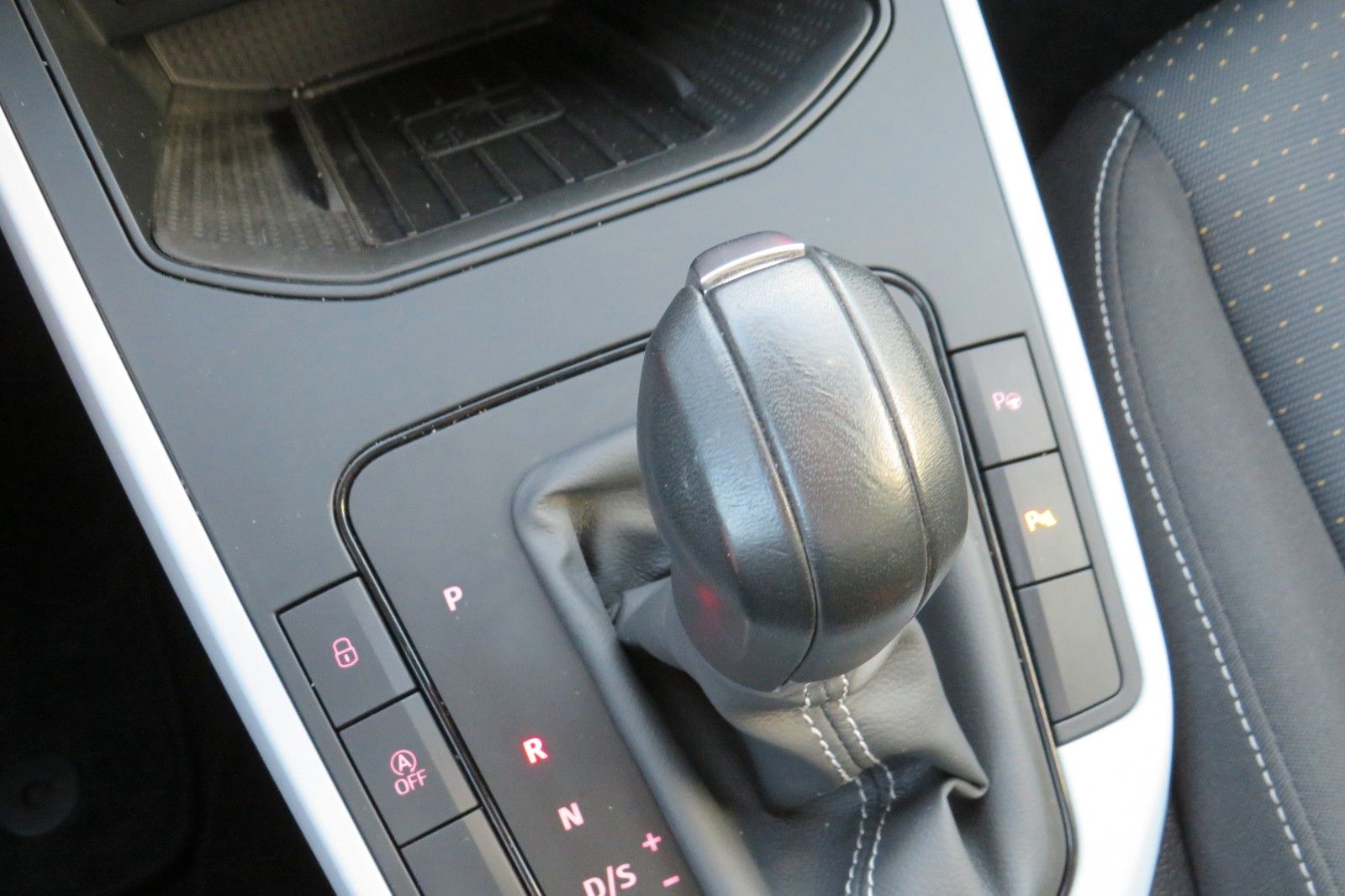 Fahrzeugabbildung SEAT Arona Style DSG FULL-LINK SITZH KAMERA GJ ACC 1H