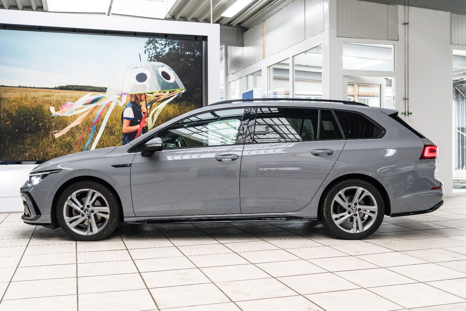 Fahrzeugabbildung Volkswagen Golf Variant R-Line eTSI DSG+AHK+Kamera+Pano