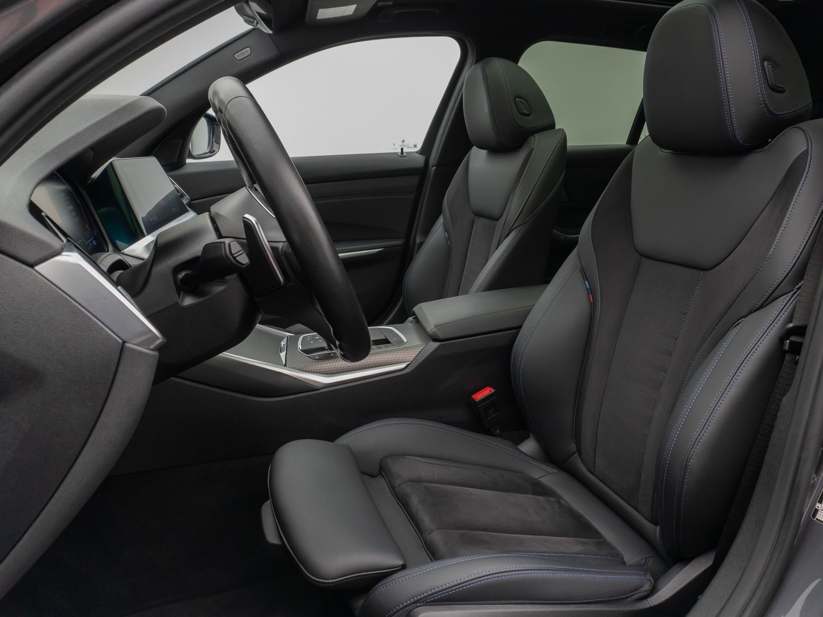 Fahrzeugabbildung BMW 330i M Sport Panorama Kamera DAB HiFi Komfort