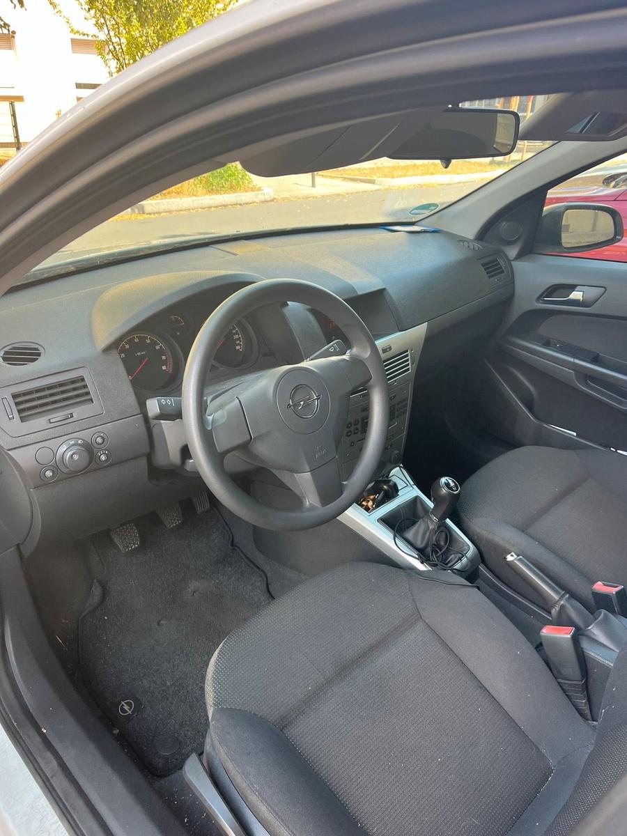 Opel Astra 2009 — photo 7