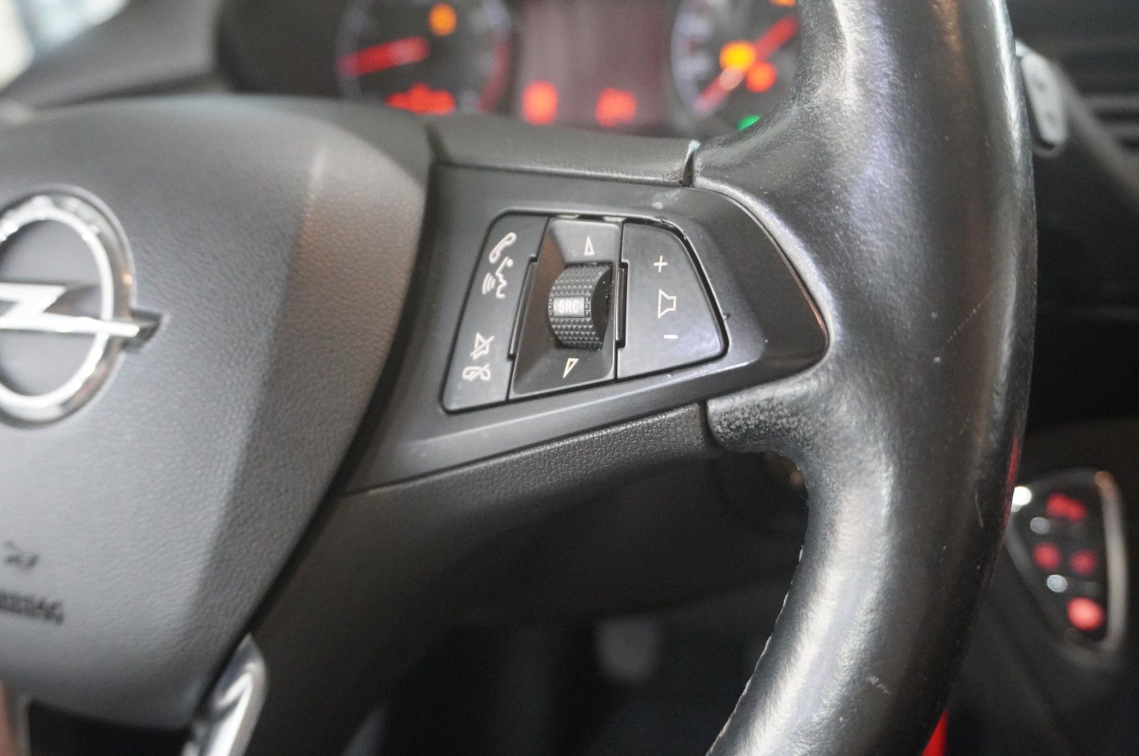 Fahrzeugabbildung Opel Corsa E 1.4T DRIVE 3-TÜR KLIMA/SHZ/PDC/TEMP./LHZ