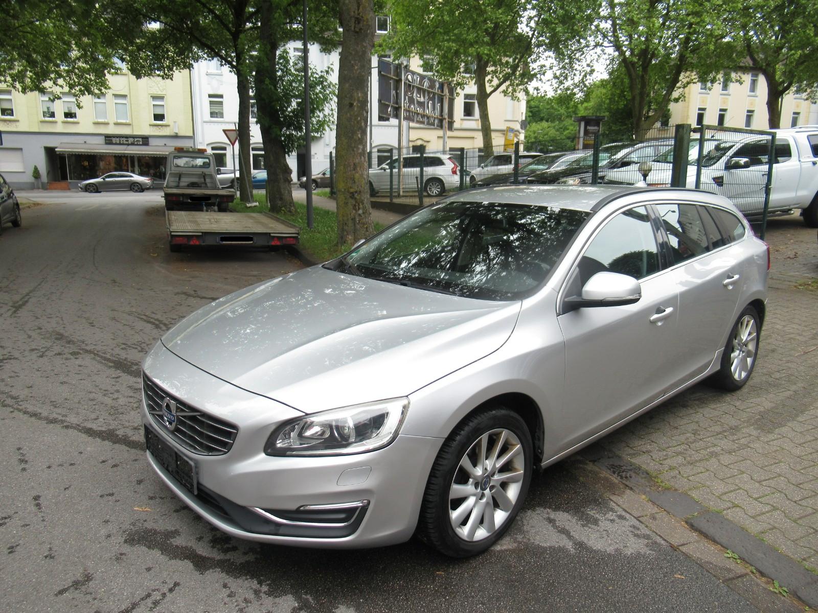 Volvo V60 Kombi Momentum*STANDHEIZUNG*