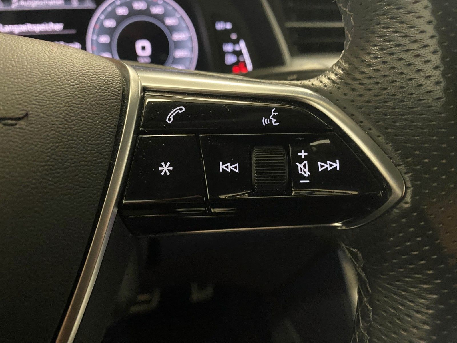 Fahrzeugabbildung Audi A6 Avant 55 TFSI e quattro sport+S-Line+MATRIX++