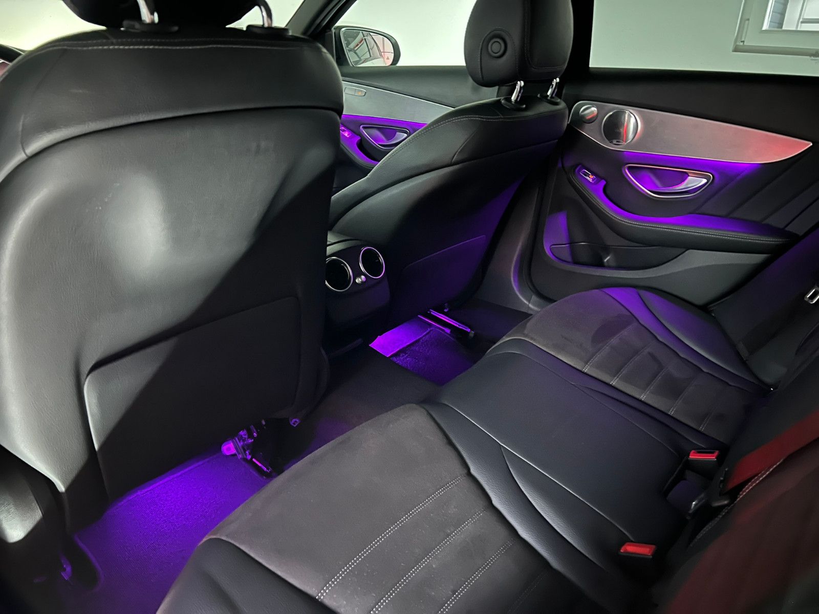 Fahrzeugabbildung Mercedes-Benz C 300 Lim. AMG-LINE/360*/BURMESTER/WIDESCREEN