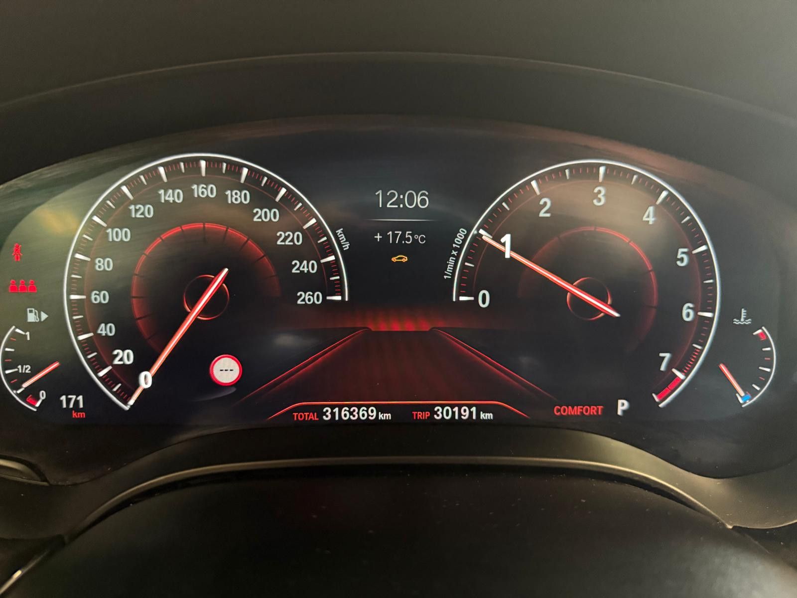 Fahrzeugabbildung BMW 540i Touring xDrive M /1.HAND/ SCHECKHEFT
