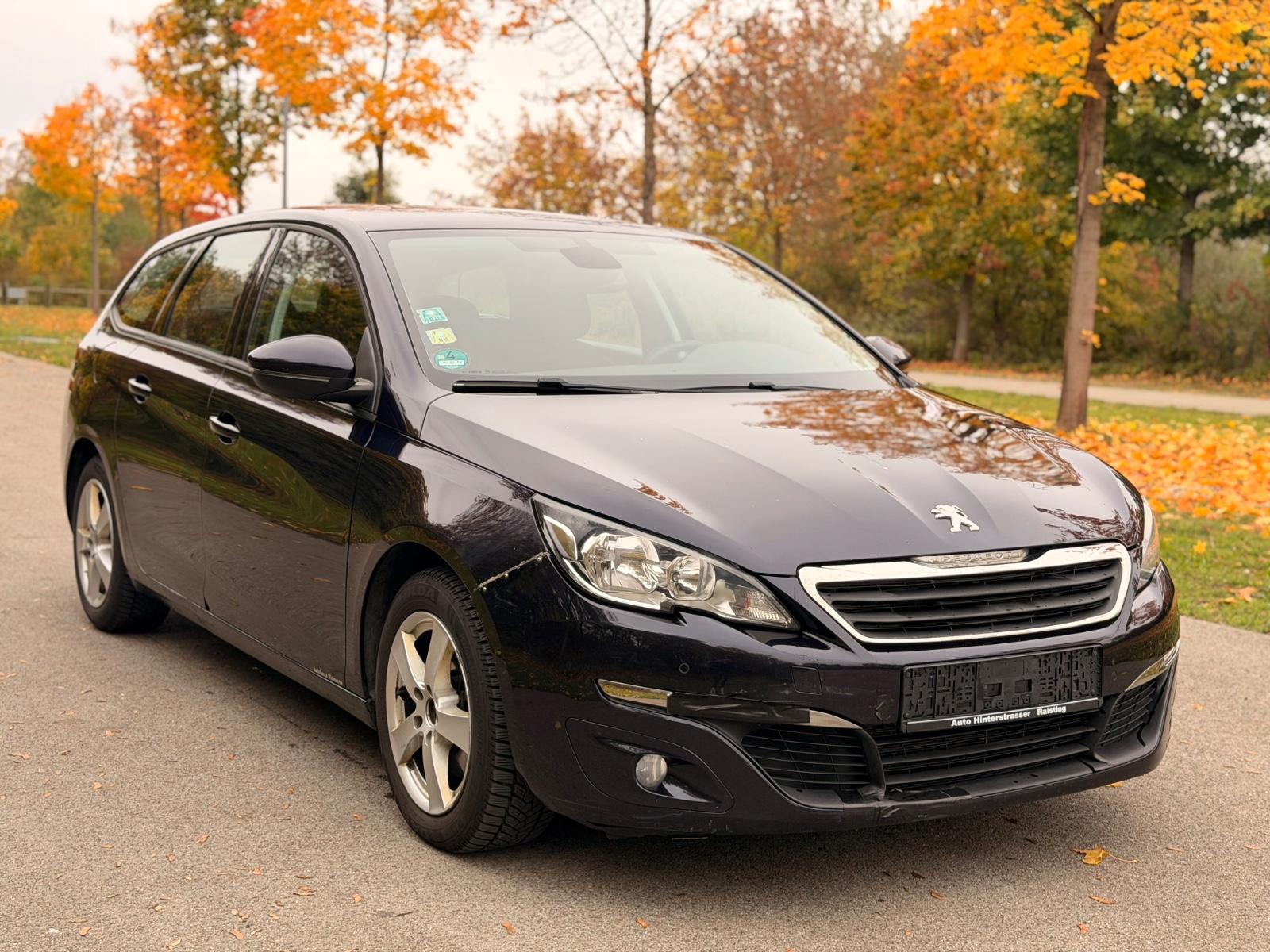 Peugeot 308 2014 — вигляд ззаду