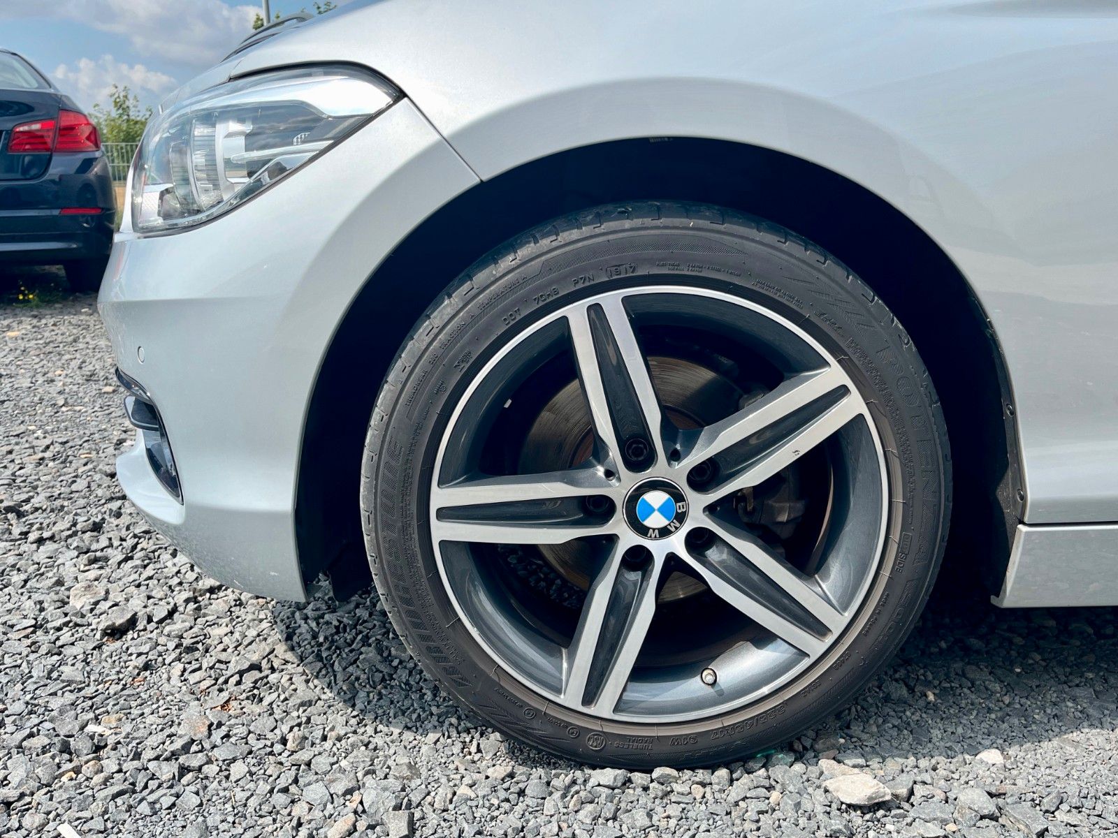 Fahrzeugabbildung BMW 120i 3-Türer Aut. SPORT LINE Navi LED HiFi 1.HAN