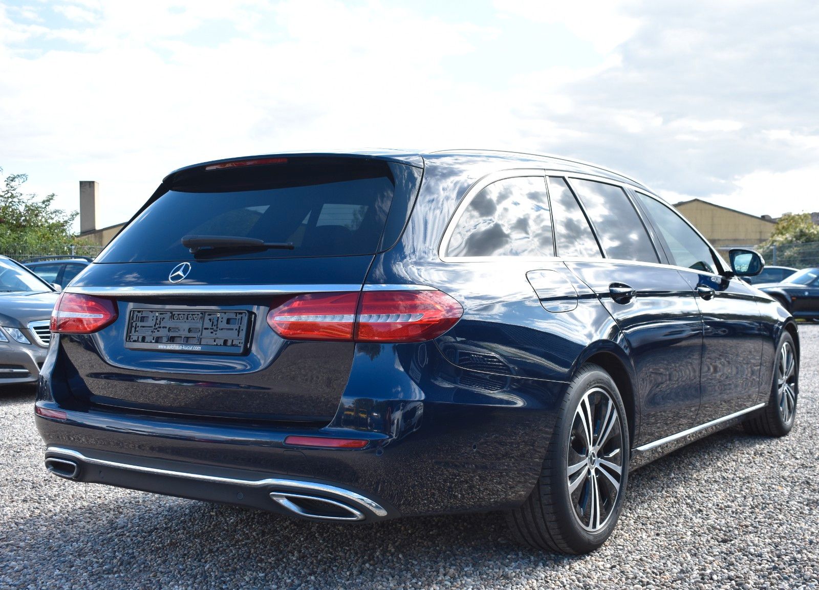 Fahrzeugabbildung Mercedes-Benz E 350d T-Modell HUD/BURMESTER/CARPLAY/LED/KAMERA
