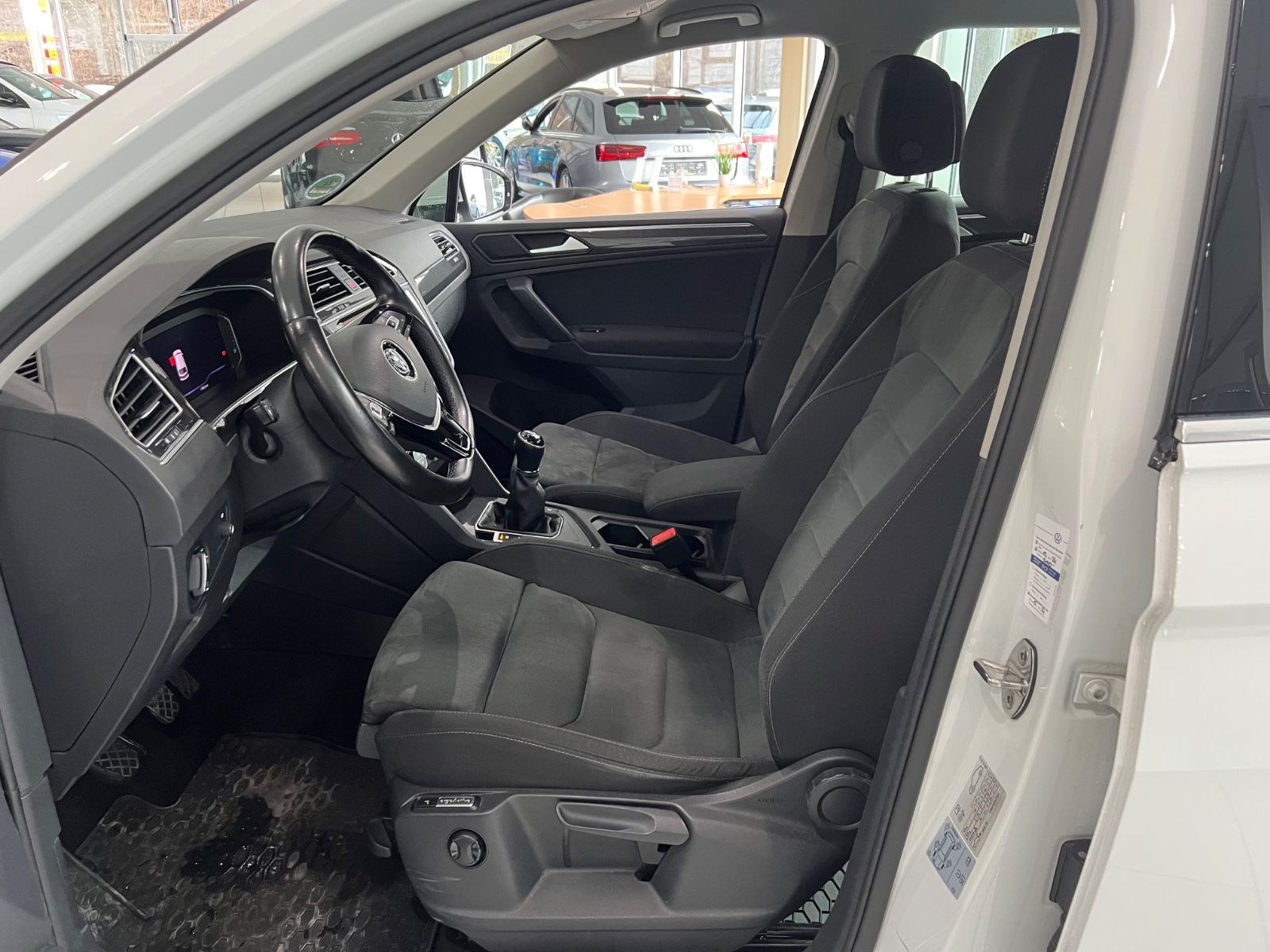 Fahrzeugabbildung Volkswagen Tiguan Comfortline 2.0TDI *DIGITALTACHO*LED*360°