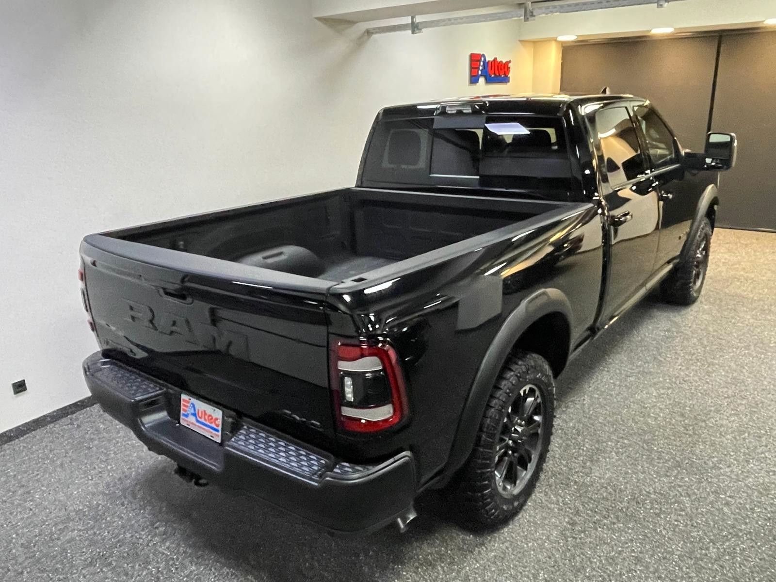 Fahrzeugabbildung Dodge POWERWAGON REBEL 2500-6.4-V8-12"-LUFTFED.-SOFORT