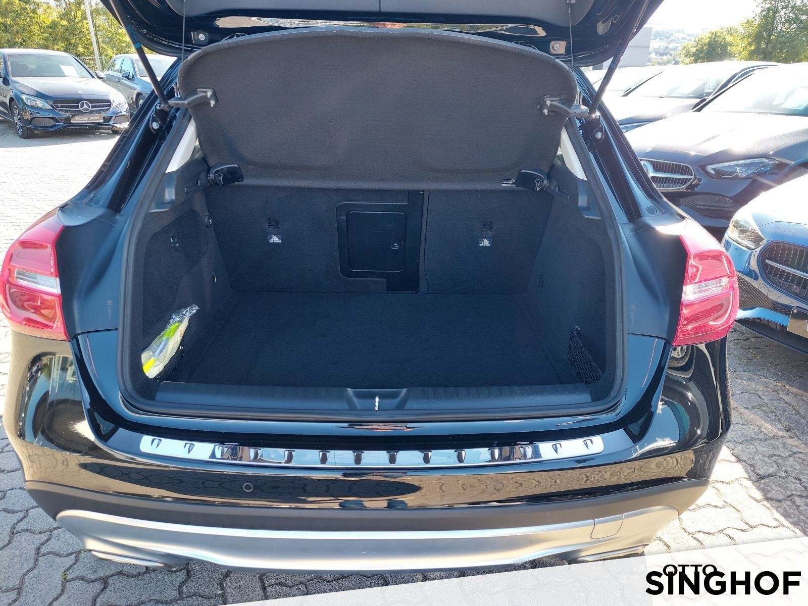 Fahrzeugabbildung Mercedes-Benz GLA 200 CDI 4MATIC Urban +AHK+Xenon+Rü Kam+Navi+