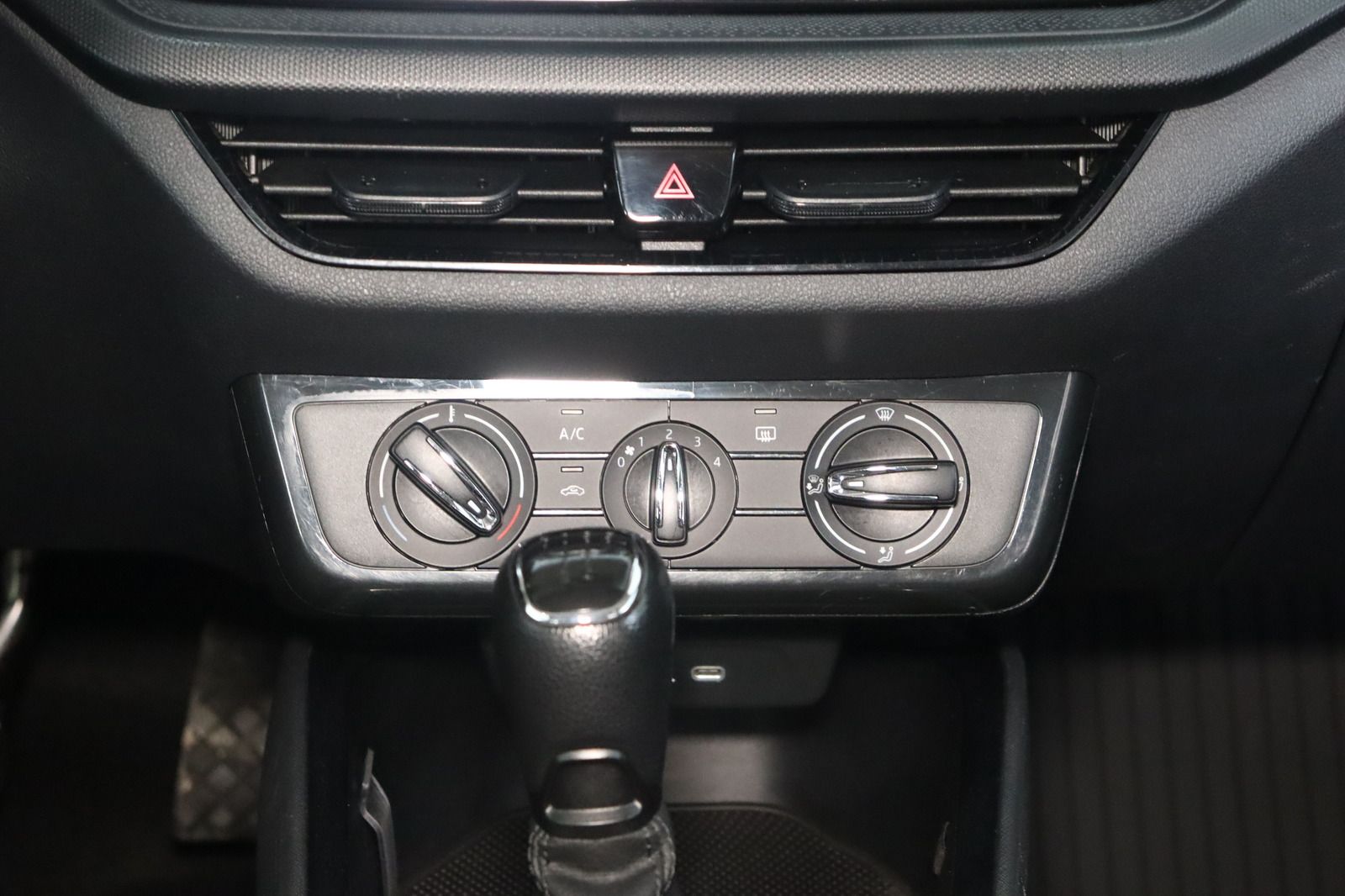 Fahrzeugabbildung SKODA Fabia 1.0 MPi * 1.Hd * LED * Klima