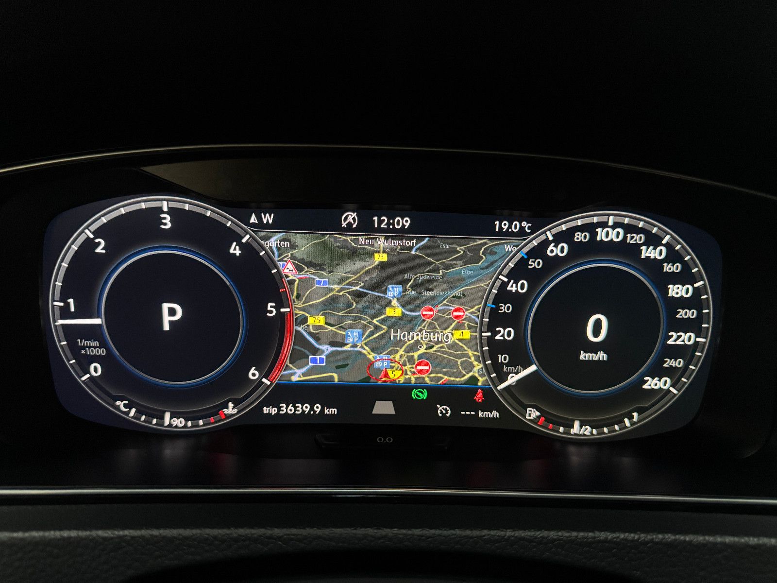 Fahrzeugabbildung Volkswagen Golf VARIANT 2.0 TDI DSG R-LINE SPORTPAKET VOLL