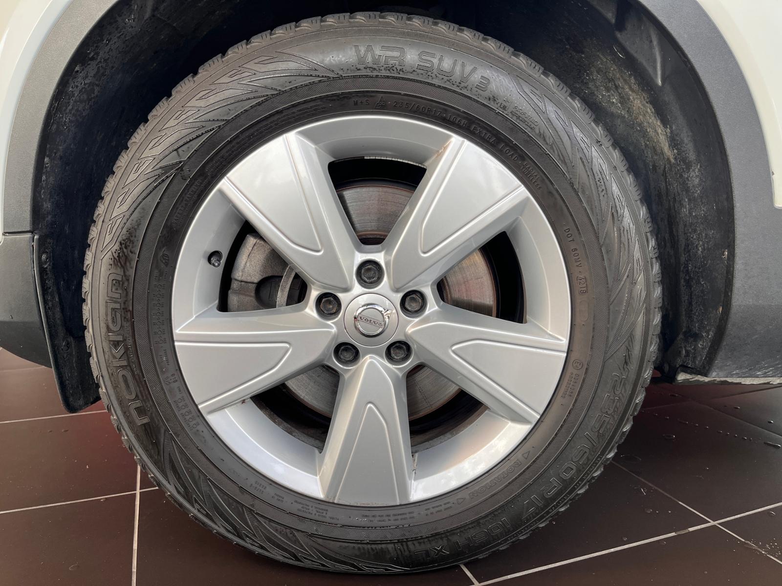 Volvo XC40 AWD AHK LED NAVI ALU