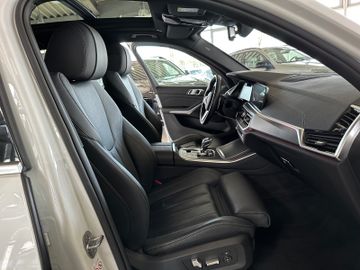 Fahrzeugabbildung BMW X5 xD30d xLine ACC HUD Kamera DAB Panorama HiFi