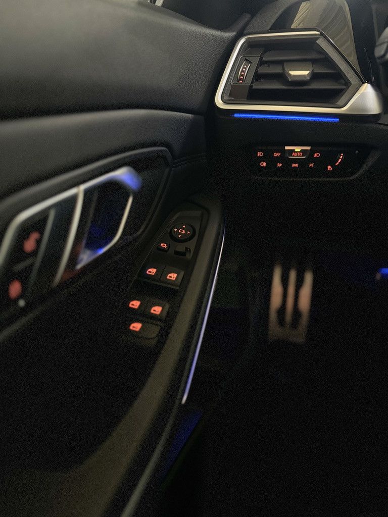 Fahrzeugabbildung BMW 330i xD M Sport Kamera Laser HUD DAB Komfort 19"