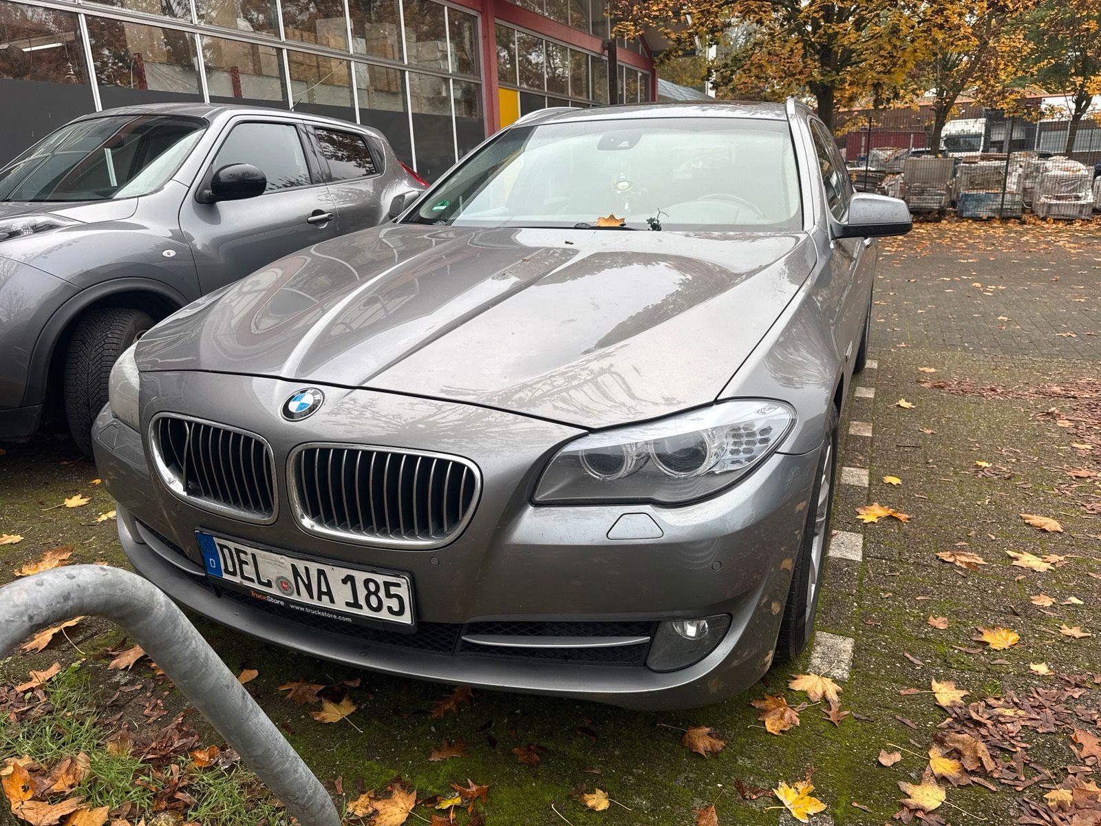 BMW 520 2011 — rear view
