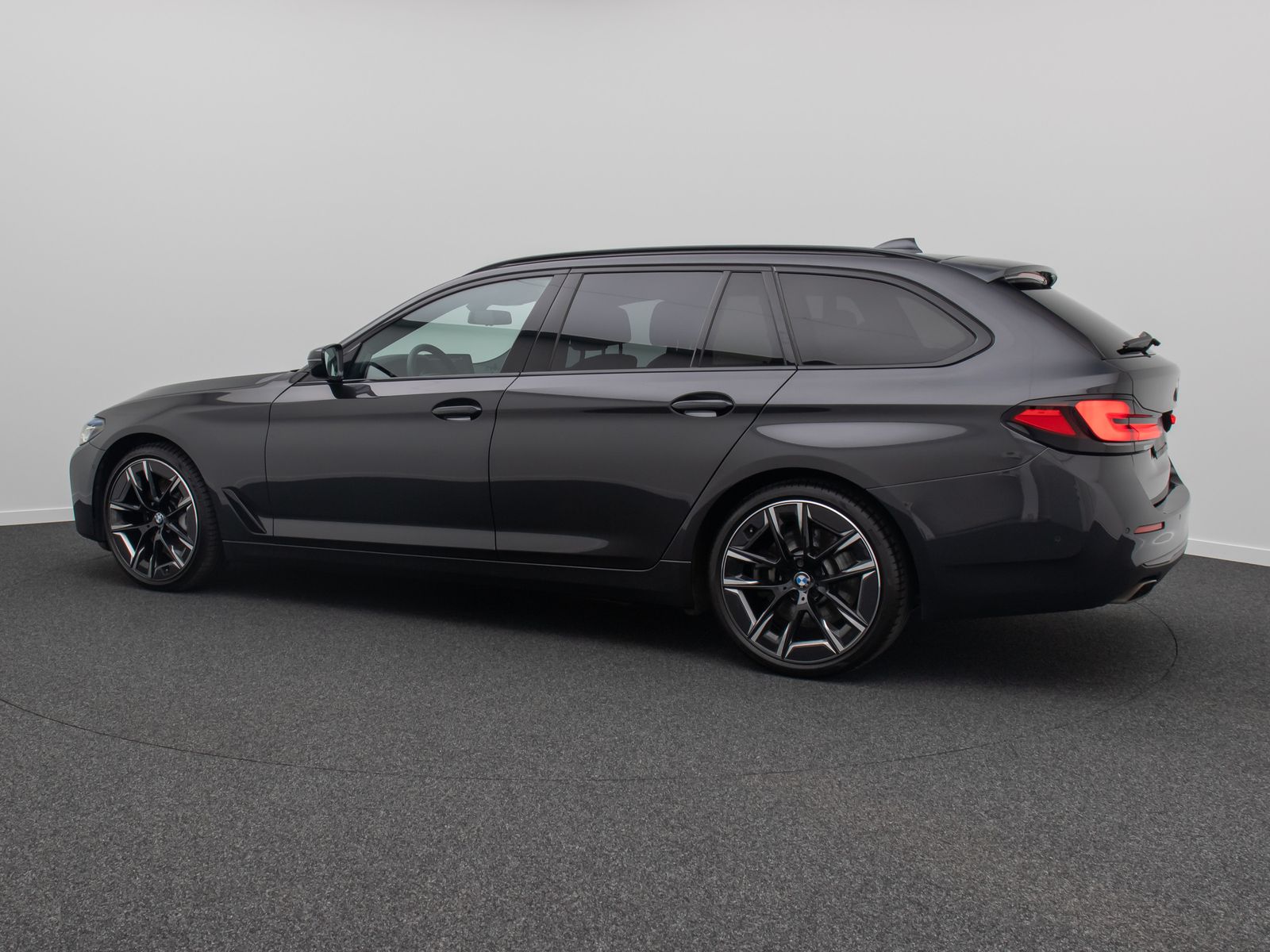 Fahrzeugabbildung BMW 540d xD Panorama Massage DAB H/K HUD AHK 20Zoll