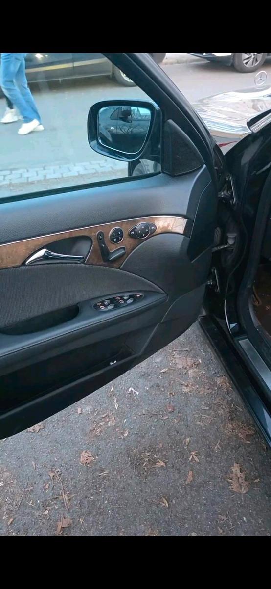 Mercedes-Benz E320 2008 — photo 9