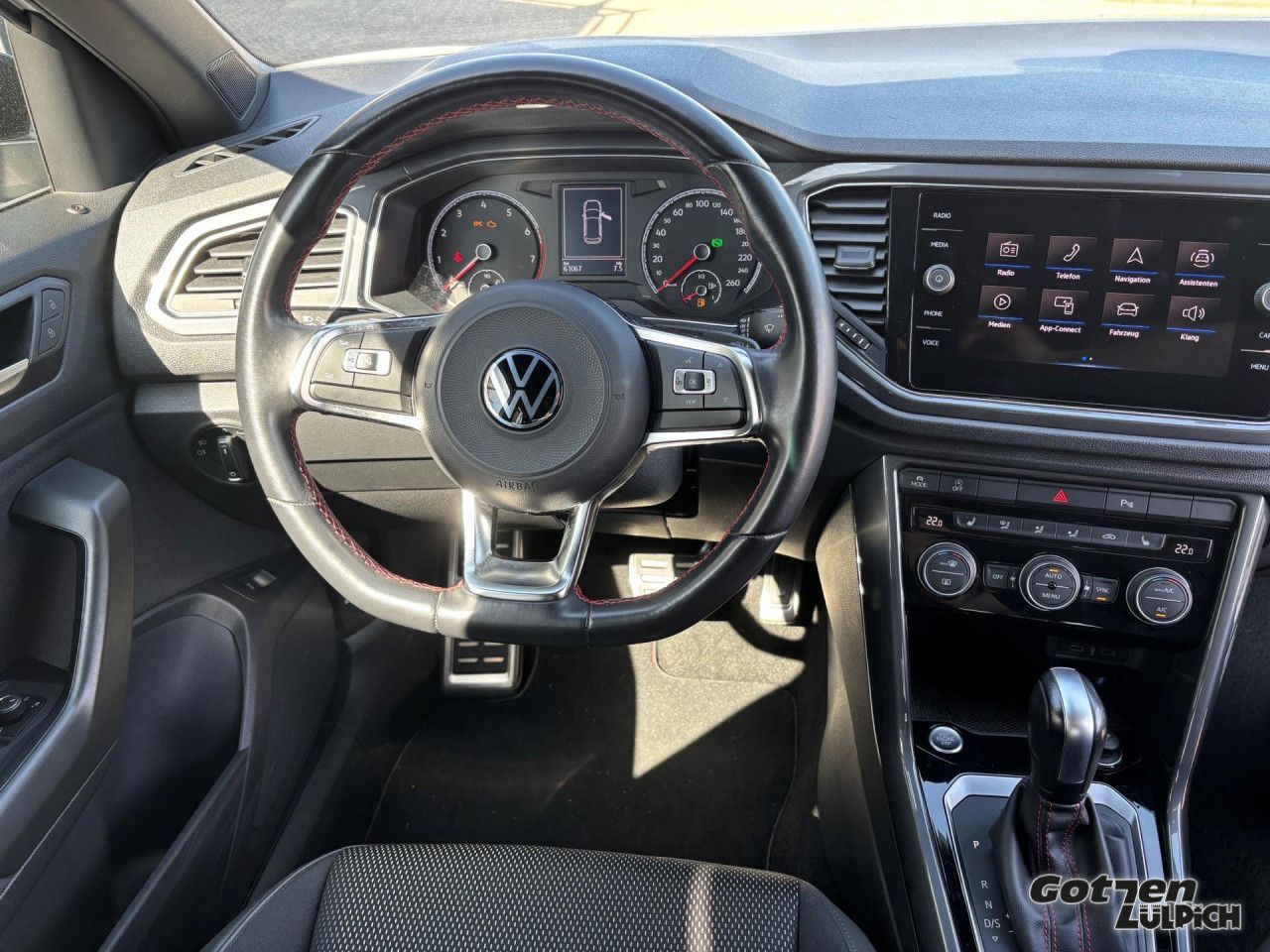 Fahrzeugabbildung Volkswagen T-Roc Sport 1.5 TSI App-Connect E-Heckklappe PDC