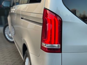 Mercedes V 220 - 9