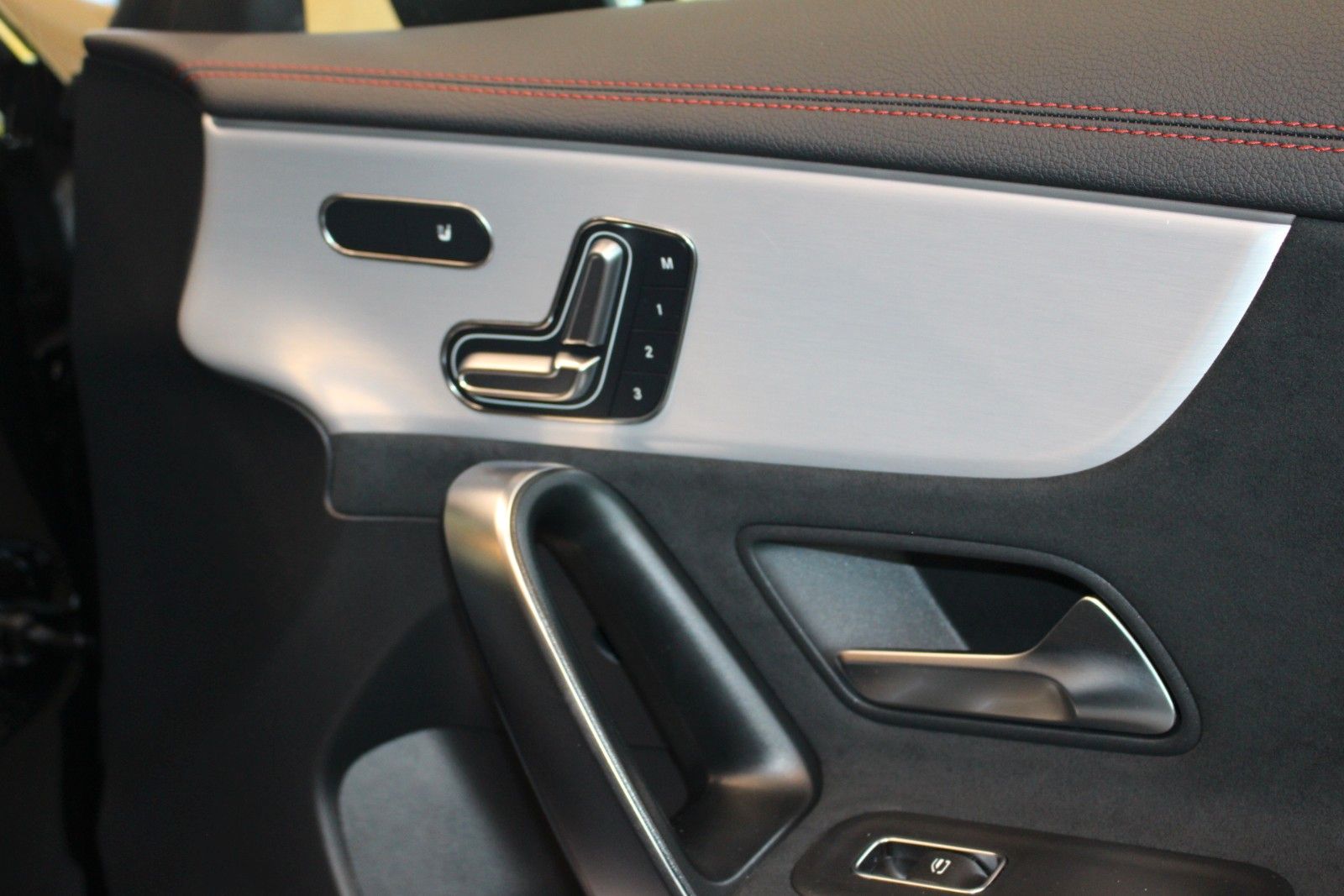 Fahrzeugabbildung Mercedes-Benz CLA 35 AMG 4Matic 1. Hand*Pano*Ambiente*MWST