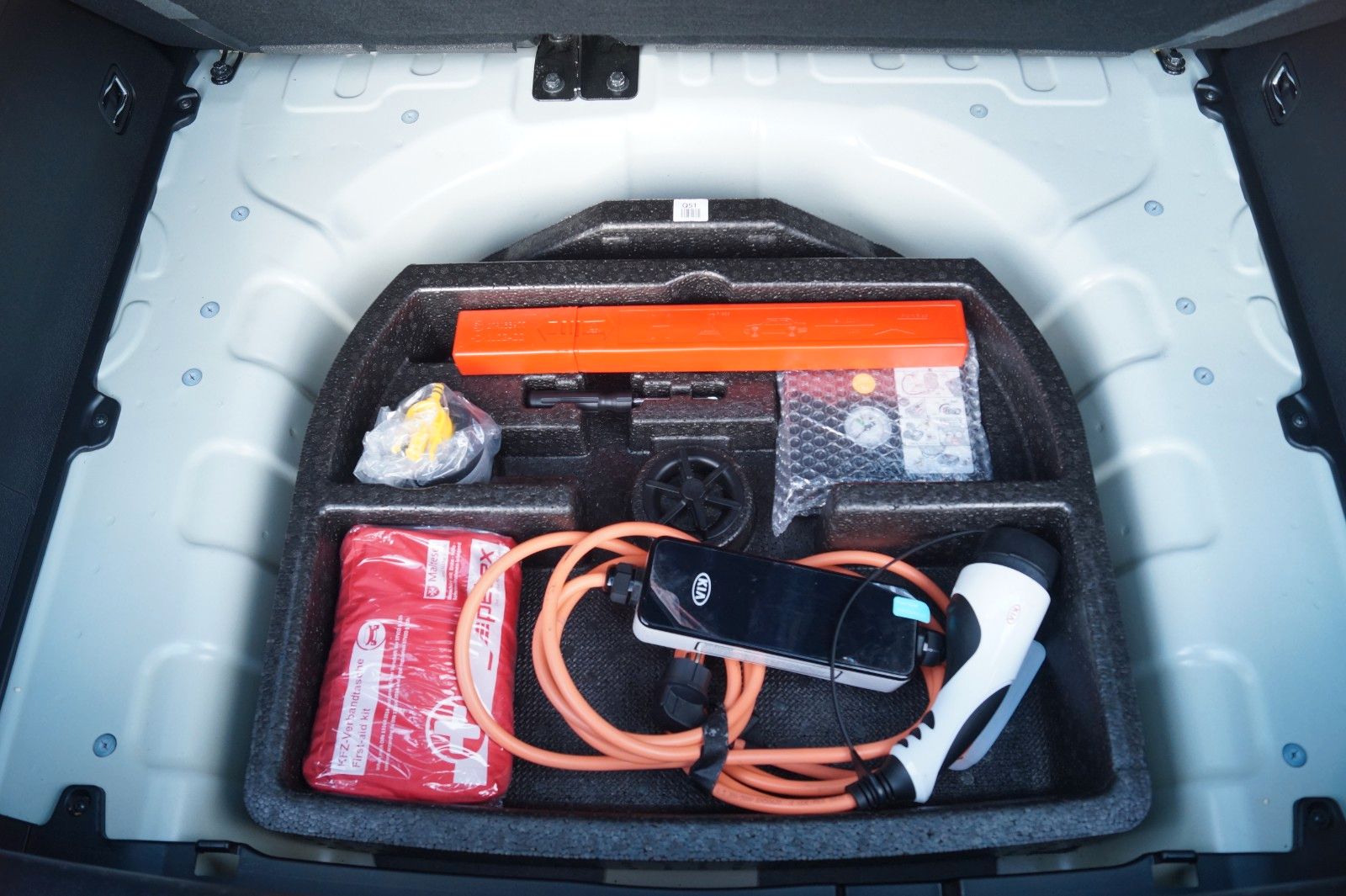 Fahrzeugabbildung Kia Niro 64kwH/150kw/SOH 97%/Wä.Pumpe