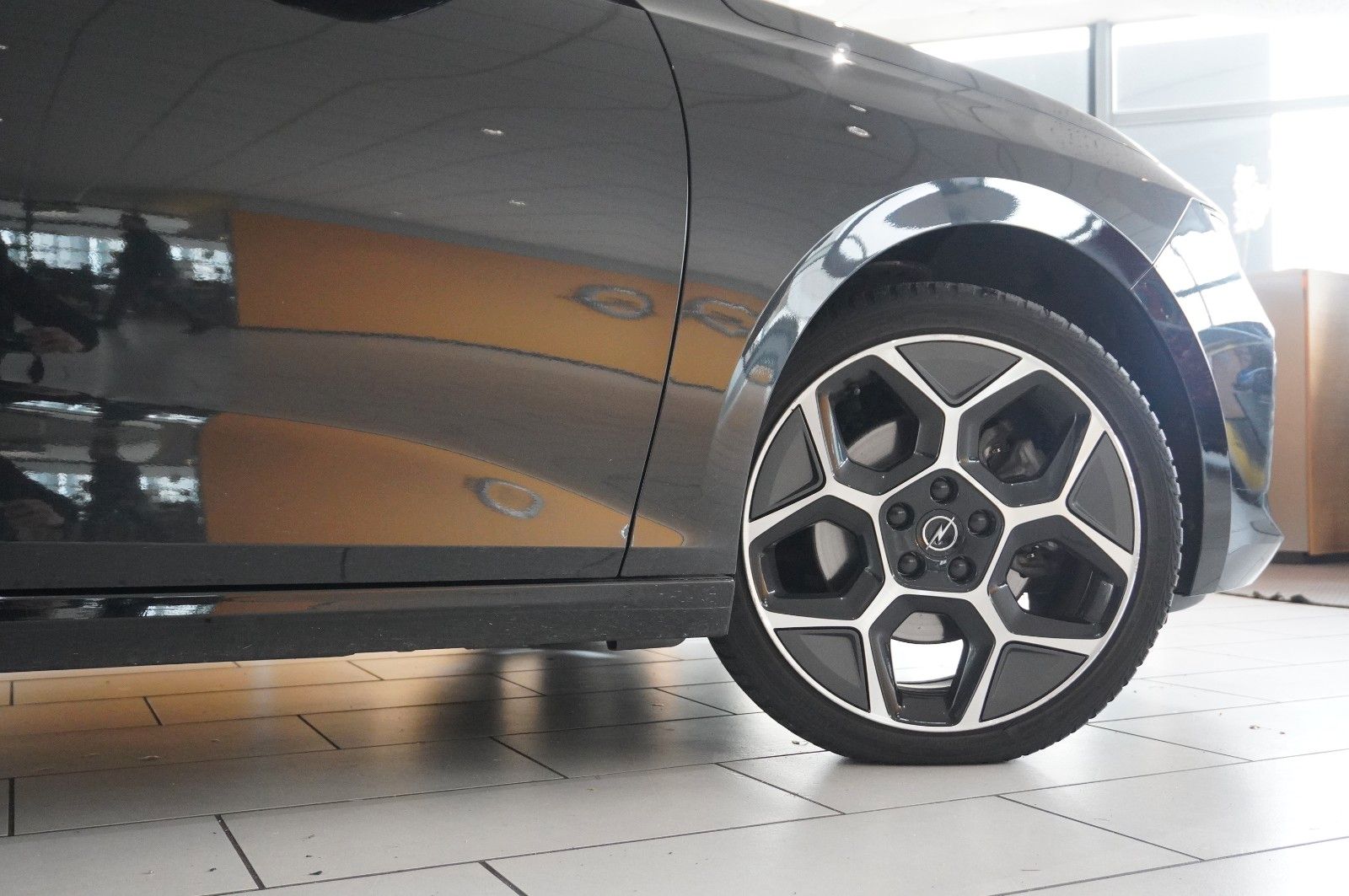 Fahrzeugabbildung Opel Astra L ST 1.2T ULTIMATE NAVI/LED/360°/PANO/DAB+