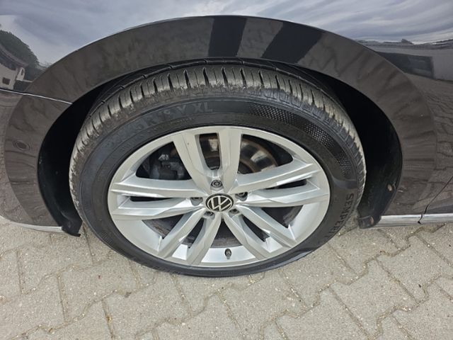 Fahrzeugabbildung Volkswagen Passat Variant ELEGANCE 2,0 TSI DSG KLIMA LED NA