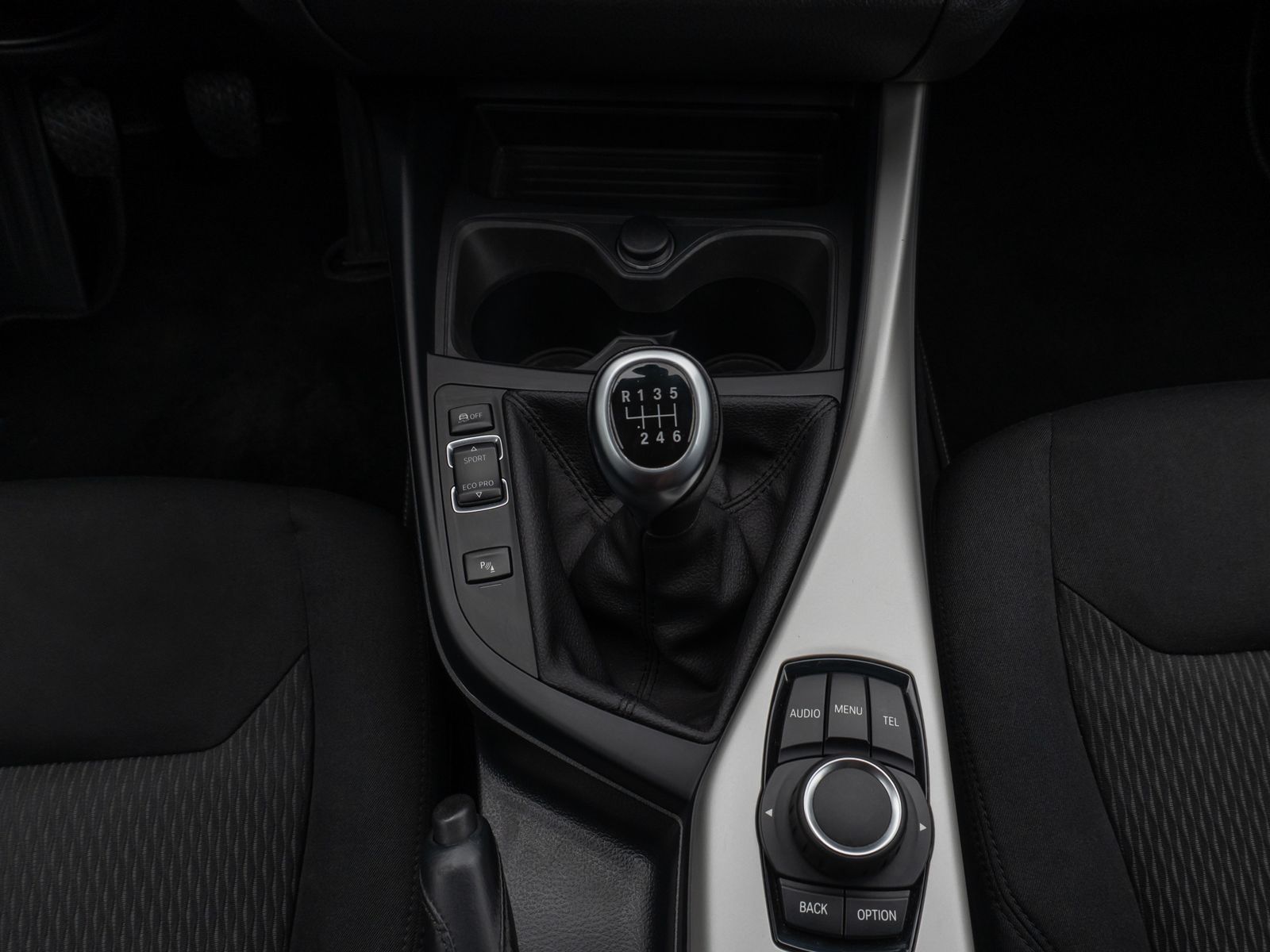 Fahrzeugabbildung BMW 118i Parkassist Sitzheizg USB Regensensor 8fach
