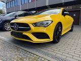 Mercedes-Benz CLA 180 d  AMG - mit Diesel-Antrieb: Gelb, Limousine